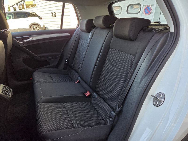 Photo 6 de l'offre de VOLKSWAGEN Golf (7) 1.6 TDI 115 BVM5 Trendline à 15990€ chez Carlyss automobiles Vitré