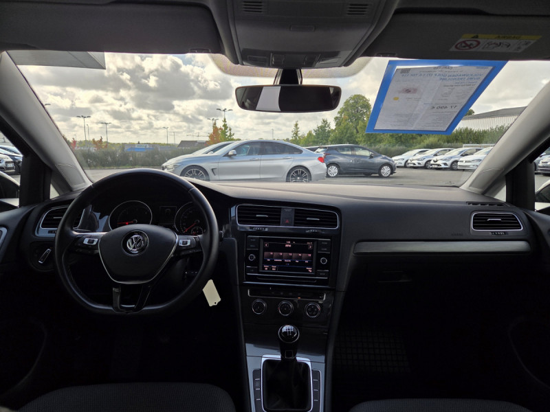 Photo 6 de l'offre de VOLKSWAGEN Golf (7) 1.6 TDI 115 BVM5 Trendline à 17490€ chez Carlyss automobiles Vitré