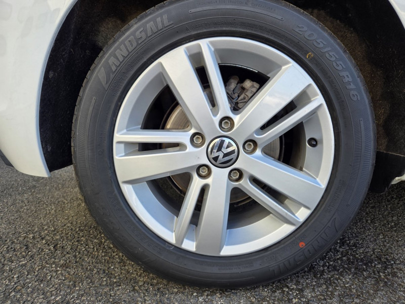 Photo 5 de l'offre de VOLKSWAGEN Golf (7) 1.6 TDI 115 BVM5 Trendline à 15990€ chez Carlyss automobiles Vitré