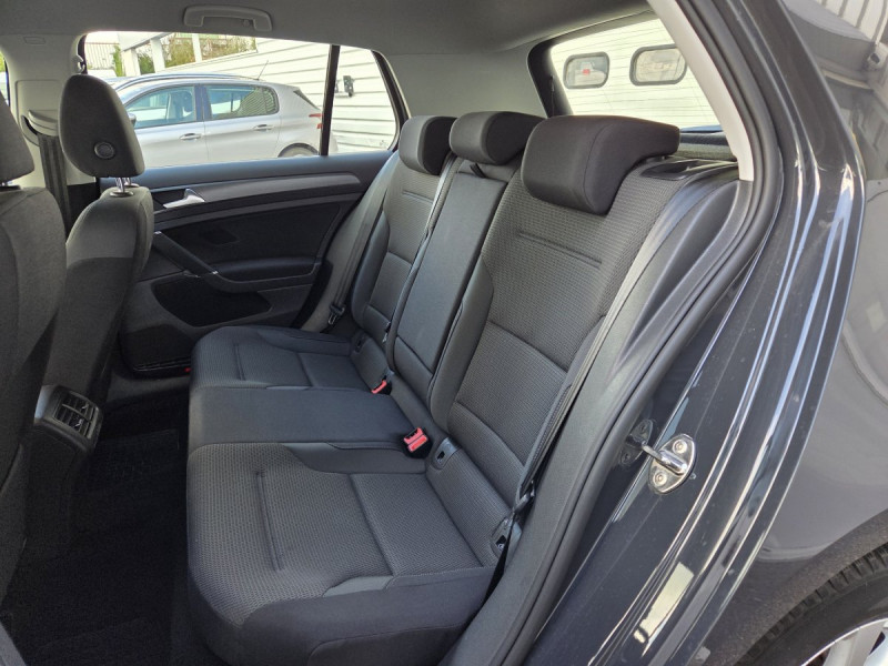 Photo 8 de l'offre de VOLKSWAGEN Golf (7) 1.6 TDI 115 BVM5 Trendline à 17490€ chez Carlyss automobiles Vitré
