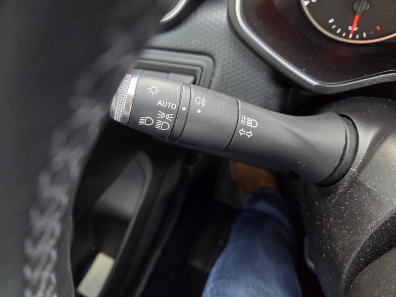 Photo 18 de l'offre de RENAULT Clio (5) Zen TCe 100 - 20 à 11490€ chez Carlyss automobiles Vitré