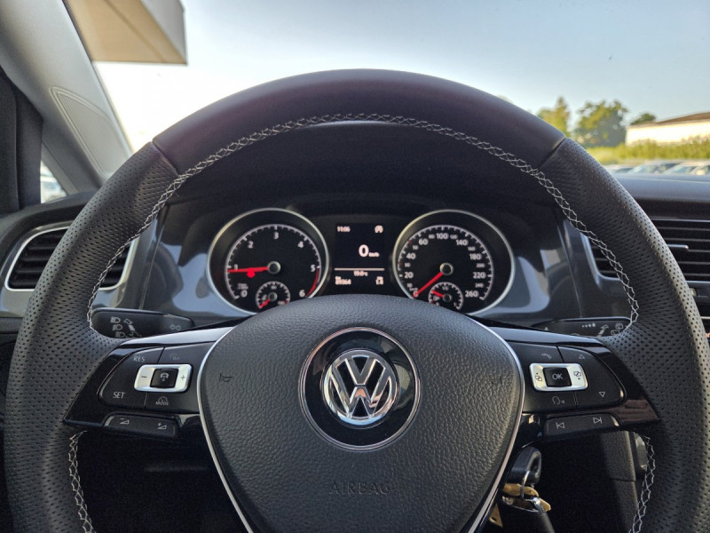 Photo 9 de l'offre de VOLKSWAGEN Golf (7) 1.6 TDI 115 BVM5 Trendline à 15990€ chez Carlyss automobiles Vitré