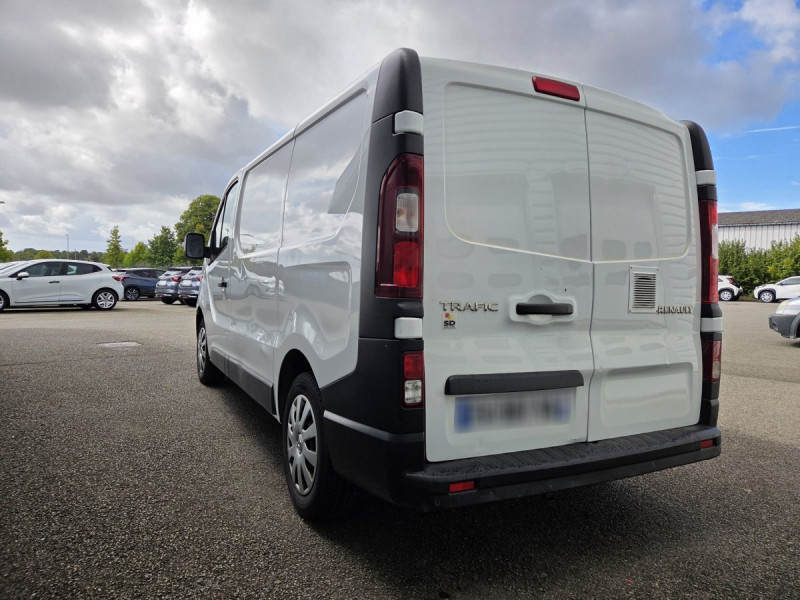 Photo 2 de l'offre de Renault Trafic (3) 13992 euros HT Fourgon Conf+ L1H1 1000 Ener dCi 120 à 16790€ chez Carlyss automobiles Vitré