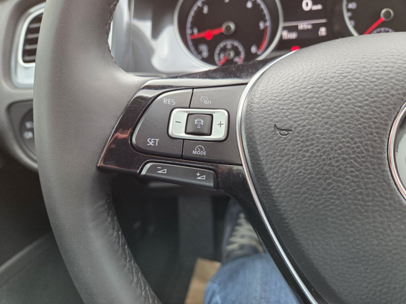 Photo 20 de l'offre de VOLKSWAGEN Golf (7) 1.6 TDI 115 BVM5 Confortline à 16490€ chez Carlyss automobiles Vitré