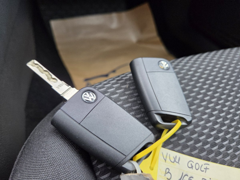 Photo 13 de l'offre de VOLKSWAGEN Golf (7) 1.6 TDI 115 BVM5 Confortline à 16490€ chez Carlyss automobiles Vitré