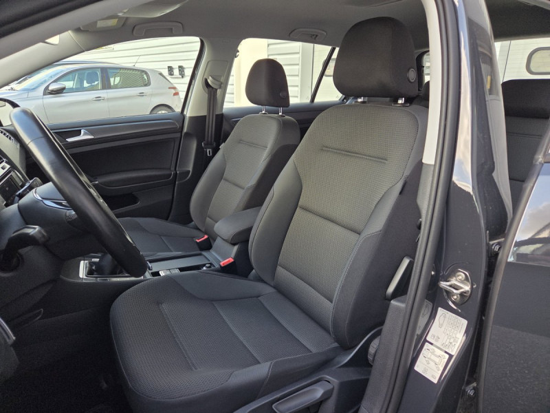 Photo 7 de l'offre de VOLKSWAGEN Golf (7) 1.6 TDI 115 BVM5 Trendline à 17490€ chez Carlyss automobiles Vitré