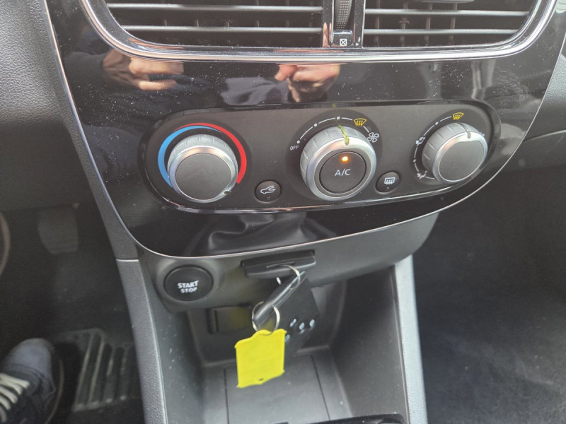 Photo 10 de l'offre de RENAULT Clio (4) Trend Tce 75 - 18 à 9790€ chez Carlyss automobiles Vitré