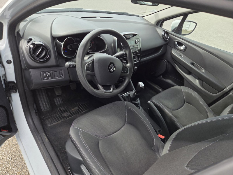 Photo 8 de l'offre de RENAULT Clio (4) Trend Tce 75 - 18 à 9790€ chez Carlyss automobiles Vitré
