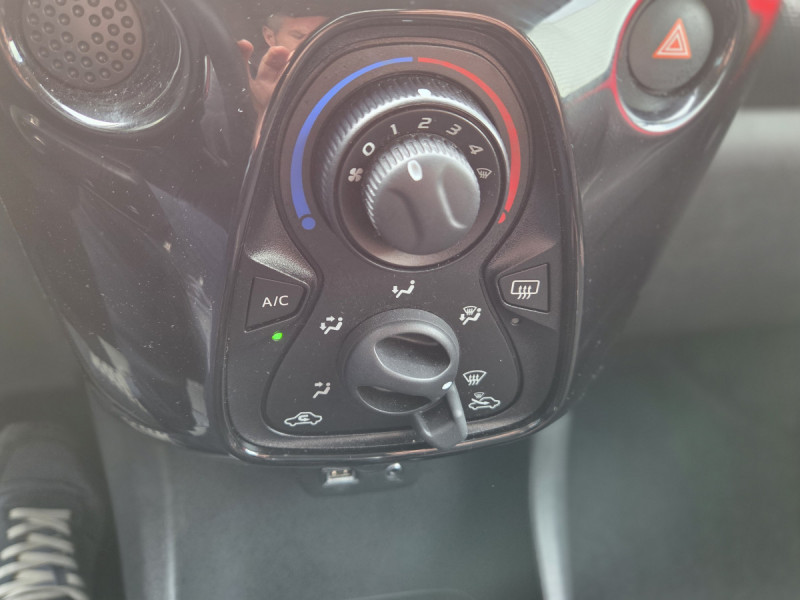 Photo 11 de l'offre de Citroën C1 (2) VTi 72 S&S BVM Feel à 9490€ chez Carlyss automobiles Vitré