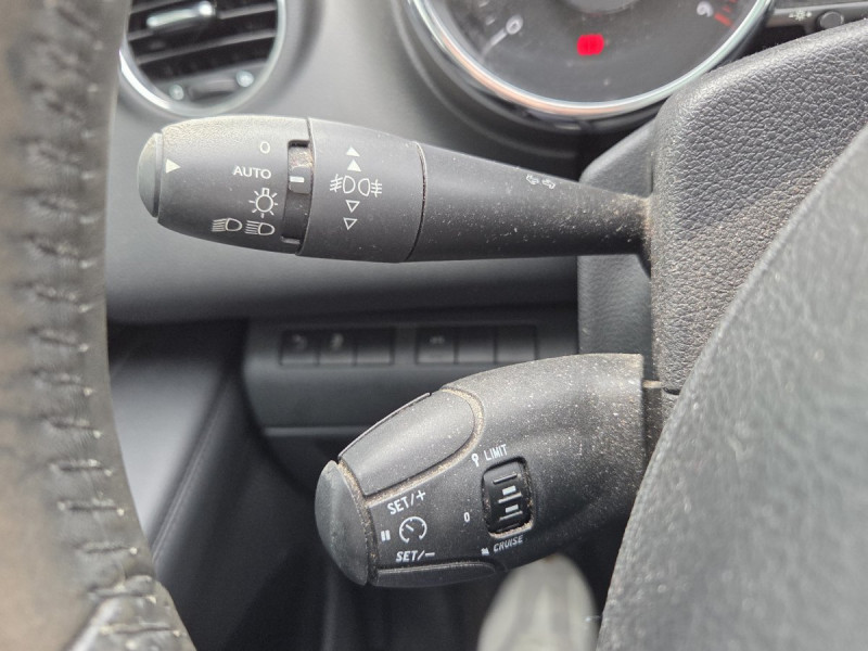 Photo 17 de l'offre de PEUGEOT 3008 1.6 HDI 115 Féline à 11490€ chez Carlyss automobiles Vitré