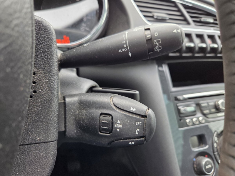 Photo 18 de l'offre de PEUGEOT 3008 1.6 HDI 115 Féline à 11490€ chez Carlyss automobiles Vitré