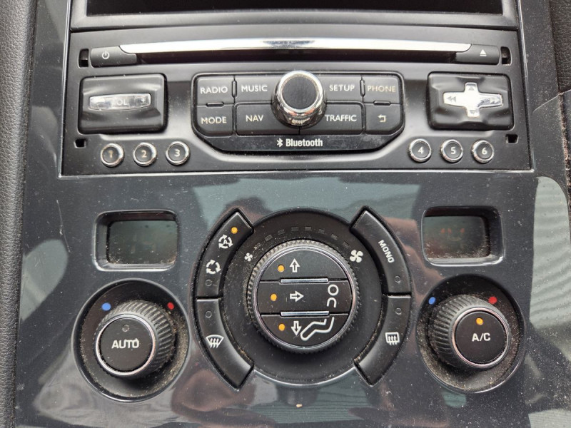 Photo 15 de l'offre de PEUGEOT 3008 1.6 HDI 115 Féline à 11490€ chez Carlyss automobiles Vitré