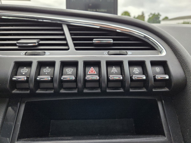 Photo 14 de l'offre de PEUGEOT 3008 1.6 HDI 115 Féline à 11490€ chez Carlyss automobiles Vitré