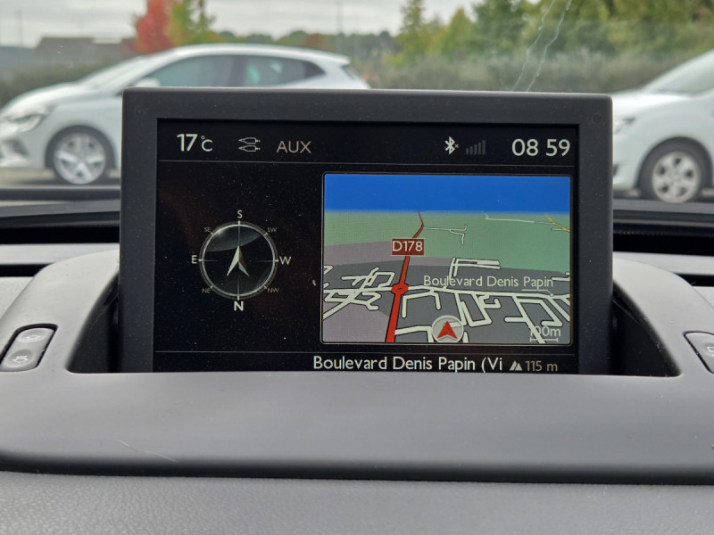 Photo 10 de l'offre de PEUGEOT 3008 1.6 HDI 115 Féline à 11490€ chez Carlyss automobiles Vitré