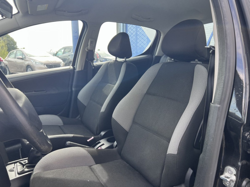 Photo 5 de l'offre de PEUGEOT 207 URBAN 1.4 E à 6290€ chez Carlyss automobiles Vitré