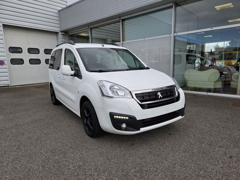 Photo 1 de l'offre de Peugeot Partner Tepee (2) 1.6 BlueHDi 120 S&S Outdoor à 15990€ chez Carlyss automobiles Vitré