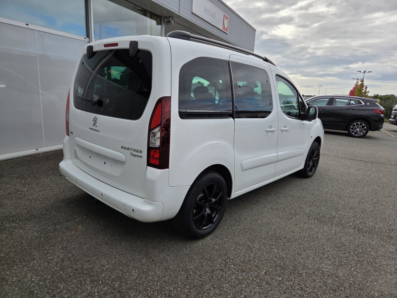 Photo 4 de l'offre de Peugeot Partner Tepee (2) 1.6 BlueHDi 120 S&S Outdoor à 15990€ chez Carlyss automobiles Vitré
