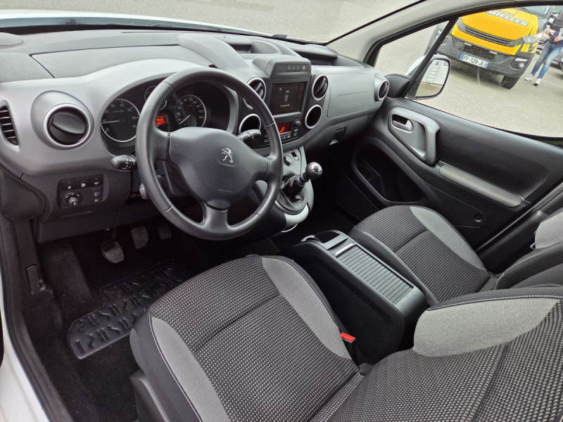 Photo 6 de l'offre de Peugeot Partner Tepee (2) 1.6 BlueHDi 120 S&S Outdoor à 15990€ chez Carlyss automobiles Vitré