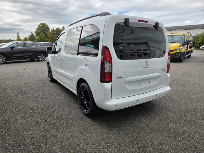 Photo 3 de l'offre de Peugeot Partner Tepee (2) 1.6 BlueHDi 120 S&S Outdoor à 15990€ chez Carlyss automobiles Vitré