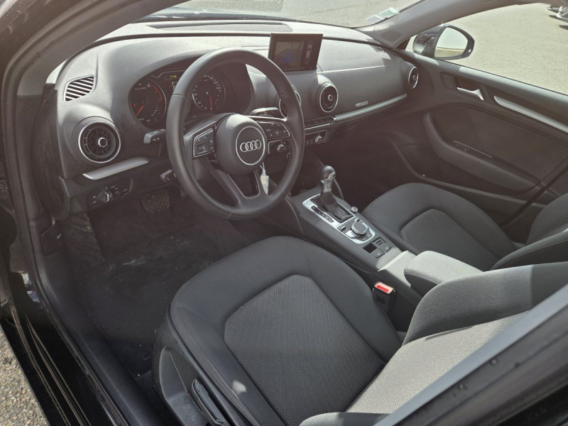 Photo 7 de l'offre de Audi A3 Sportback (3) 35 TFSI 150 COD S TRONIC BUSINESS LINE à 22990€ chez Carlyss automobiles Vitré