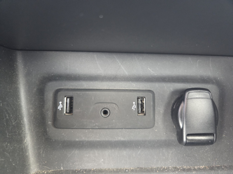 Photo 13 de l'offre de Renault Mégane Société (4) Air Nav 2P Energy dCi 90 à 7990€ chez Carlyss automobiles Vitré