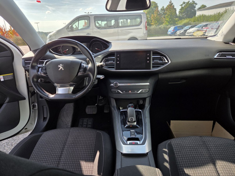 Photo 9 de l'offre de PEUGEOT 308 (2) BlueHDi 130 EAT8 S&S ACTIVE BUSINESS à 12990€ chez Carlyss automobiles Vitré