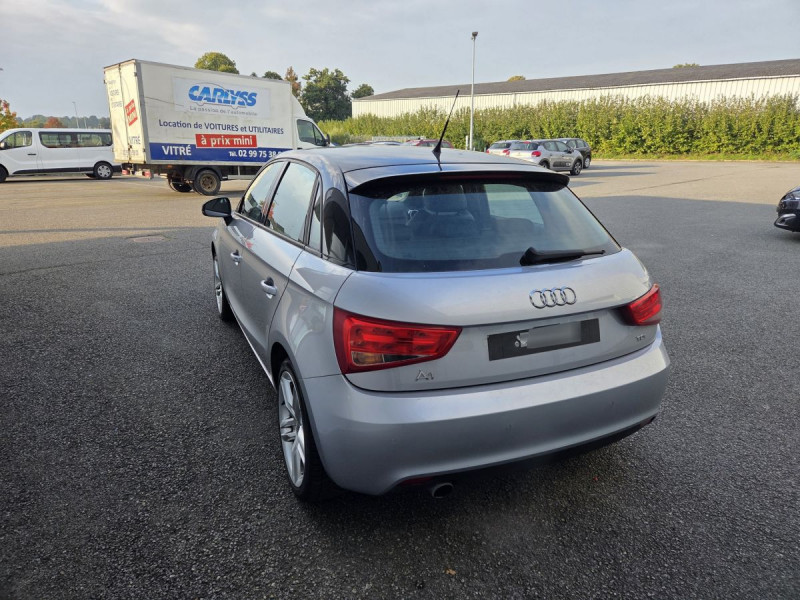 Photo 3 de l'offre de AUDI A1 Sportback 1.6 TDI 105 S LINE à 14990€ chez Carlyss automobiles Vitré