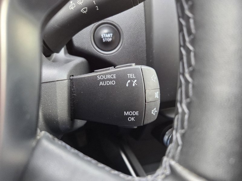Photo 21 de l'offre de DACIA Duster (2) Techroad TCe 150 FAP 4x2 à 14490€ chez Carlyss automobiles Vitré