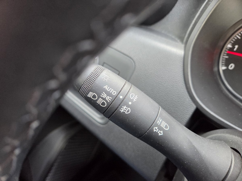 Photo 17 de l'offre de DACIA Duster (2) Techroad TCe 150 FAP 4x2 à 14490€ chez Carlyss automobiles Vitré