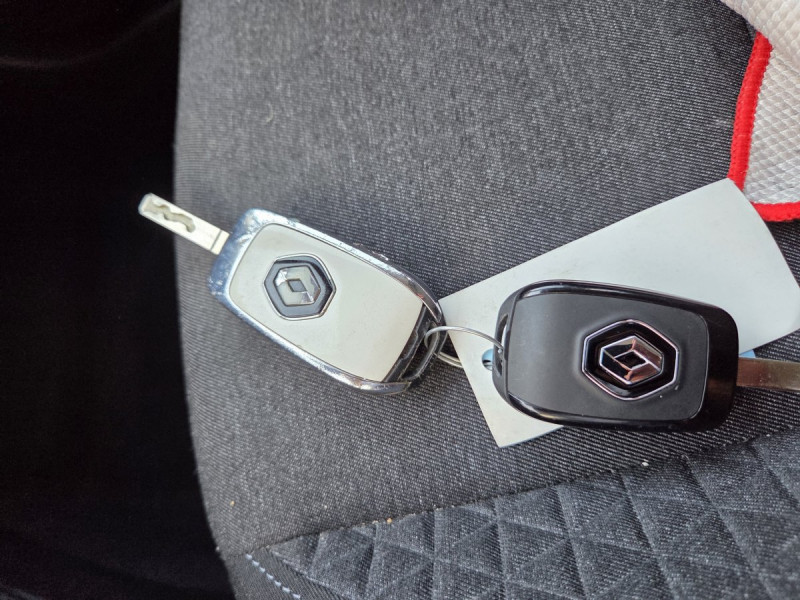 Photo 18 de l'offre de RENAULT Clio (5) Business SCe 75 à 10990€ chez Carlyss automobiles Vitré