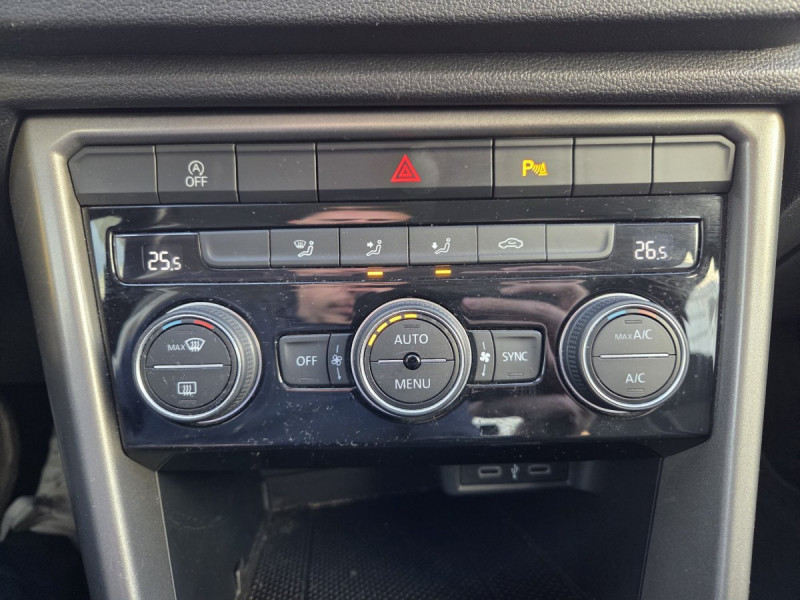 Photo 15 de l'offre de VOLKSWAGEN T-Roc 1.0 TSI 110 LOUNGE BUSINESS à 18490€ chez Carlyss automobiles Vitré