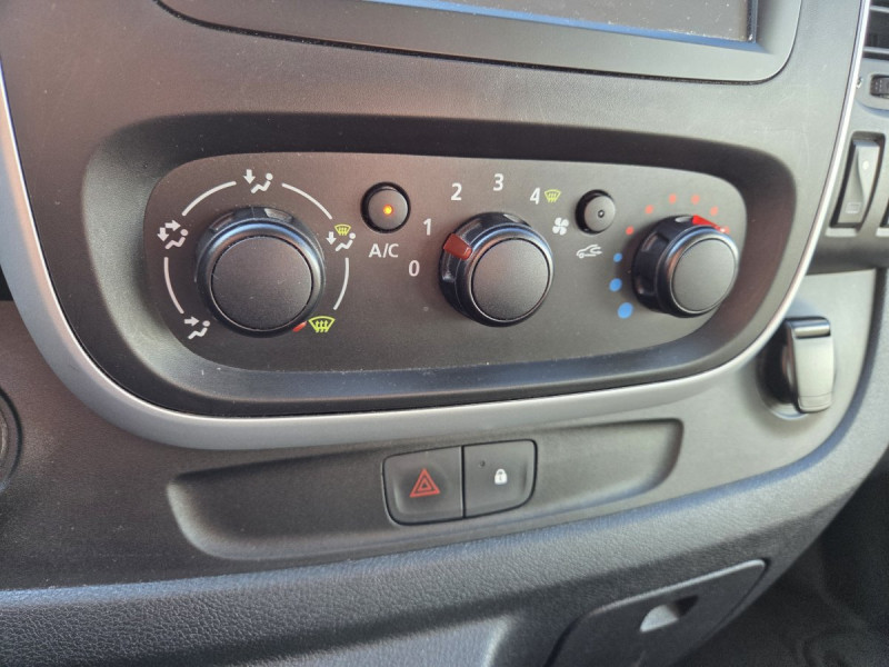 Photo 12 de l'offre de Renault Trafic (3) Zen L2 Energy dCi 125 8 places à 25490€ chez Carlyss automobiles Vitré