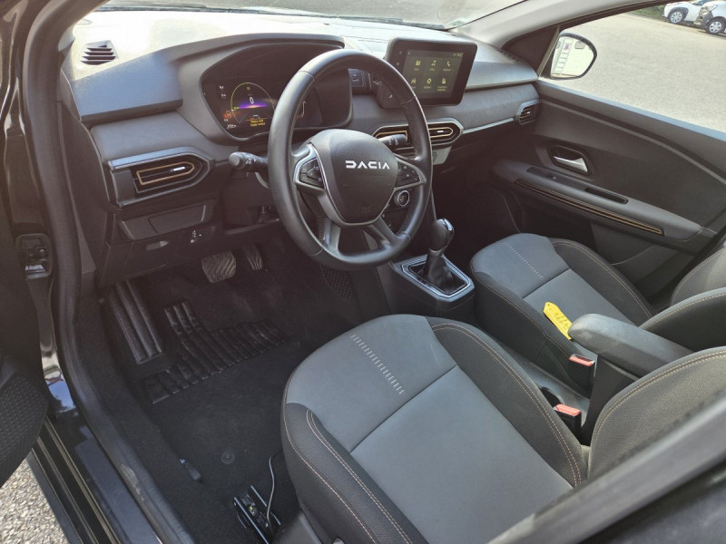Photo 7 de l'offre de Dacia Jogger 7 Places Extreme Hybrid 140 à 22990€ chez Carlyss automobiles Vitré