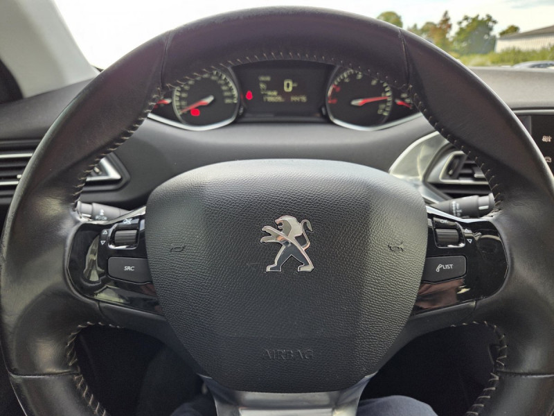 Photo 15 de l'offre de PEUGEOT 308 (2) 1.6 E-HDI 115 FAP ALLURE à 7490€ chez Carlyss automobiles Vitré