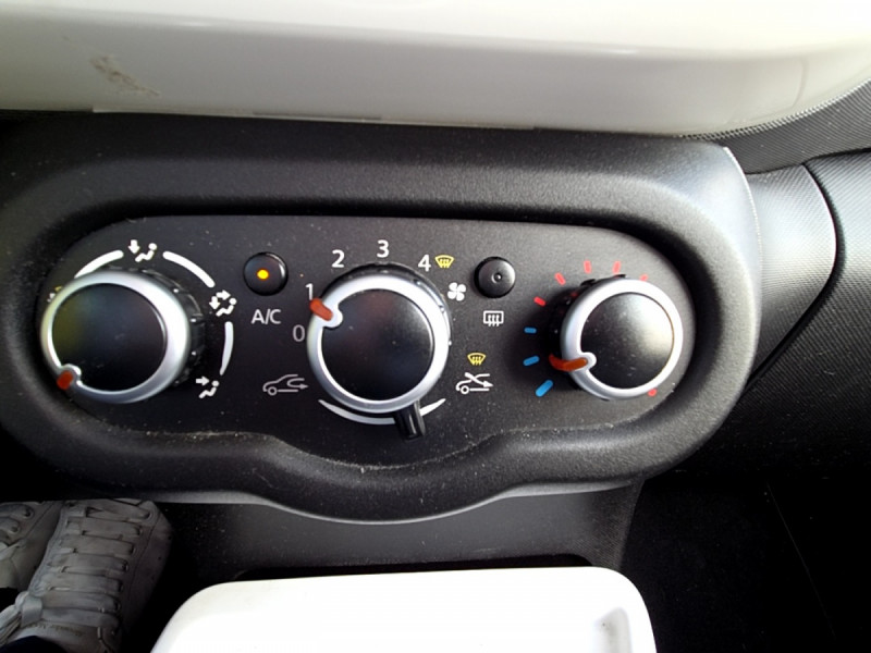 Photo 16 de l'offre de Renault Twingo (3) Intens TCe 95 à 9990€ chez Carlyss automobiles Vitré