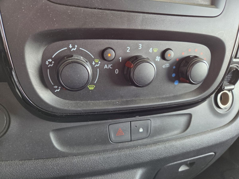 Photo 13 de l'offre de Opel Vivaro (2) 1.6 CDTI 125 ECO S/S 2.9 L2H1 COMBI + à 24990€ chez Carlyss automobiles Vitré