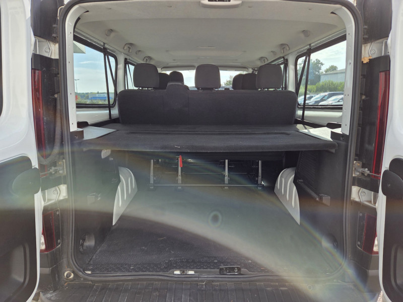 Photo 11 de l'offre de Opel Vivaro (2) 1.6 CDTI 125 ECO S/S 2.9 L2H1 COMBI + à 24990€ chez Carlyss automobiles Vitré