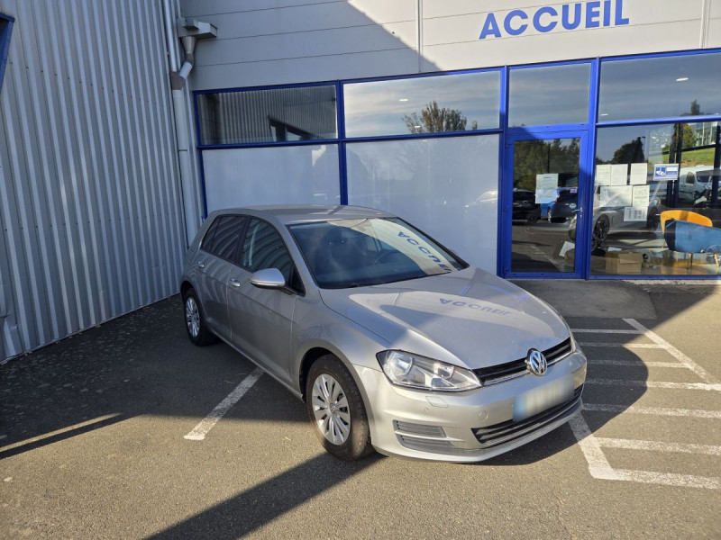 Photo 1 de l'offre de VOLKSWAGEN Golf (7) 1.6 TDI 105 BVM5 Trendline à 11990€ chez Carlyss automobiles Vitré