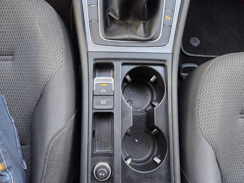 Photo 15 de l'offre de VOLKSWAGEN Golf (7) 1.6 TDI 105 BVM5 Trendline à 11990€ chez Carlyss automobiles Vitré