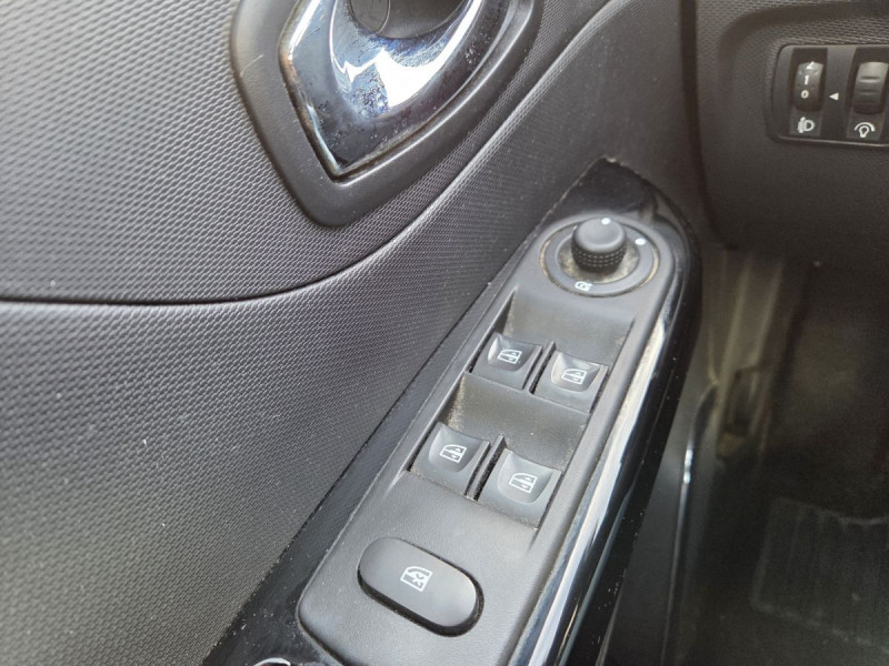 Photo 14 de l'offre de RENAULT Captur Intens Energy TCe 90 eco2 E6 à 9990€ chez Carlyss automobiles Vitré