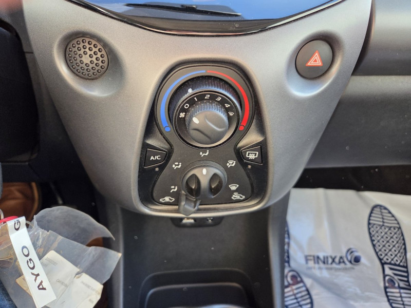 Photo 14 de l'offre de Toyota Aygo (2) 1.0 VVT-i x play à 10490€ chez Carlyss automobiles Vitré