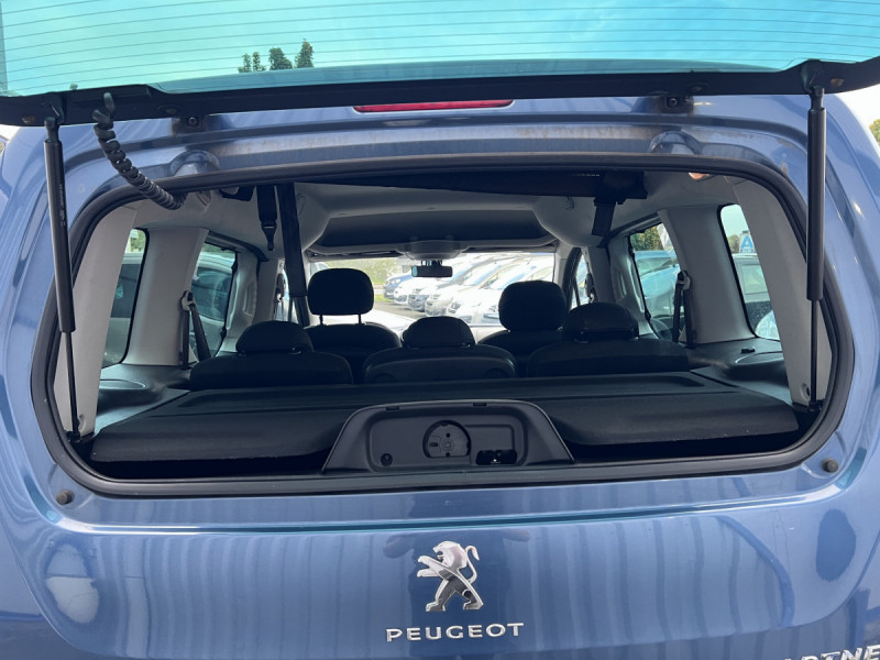 Photo 14 de l'offre de Peugeot Partner Tepee (2) 1.6 BlueHDi 100 S&S EGT6 Active à 12490€ chez Carlyss automobiles Vitré