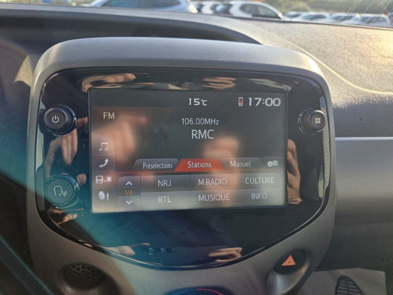 Photo 9 de l'offre de Toyota Aygo (2) 1.0 VVT-i x play à 10490€ chez Carlyss automobiles Vitré