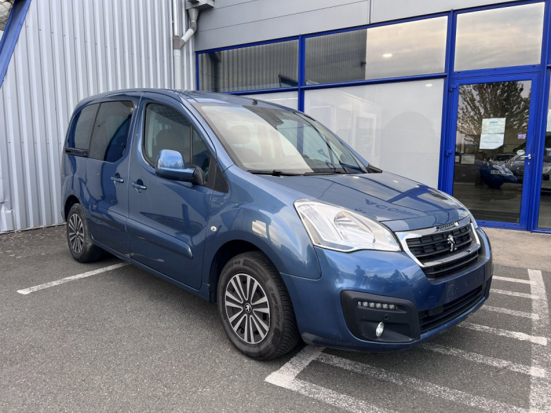 Photo 1 de l'offre de Peugeot Partner Tepee (2) 1.6 BlueHDi 100 S&S EGT6 Active à 12490€ chez Carlyss automobiles Vitré