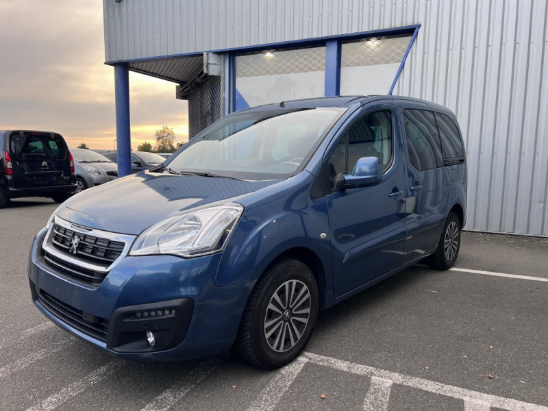 Photo 2 de l'offre de Peugeot Partner Tepee (2) 1.6 BlueHDi 100 S&S EGT6 Active à 12490€ chez Carlyss automobiles Vitré