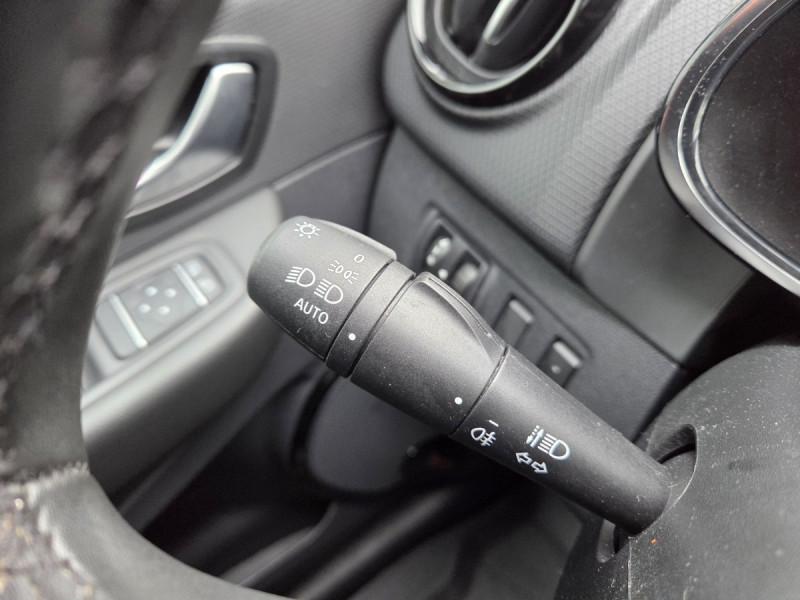 Photo 17 de l'offre de RENAULT Clio (4) Limited dCi 90 - 18 à 11990€ chez Carlyss automobiles Vitré