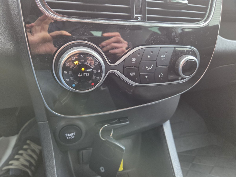 Photo 12 de l'offre de RENAULT Clio (4) Intens TCe 90 à 10990€ chez Carlyss automobiles Vitré