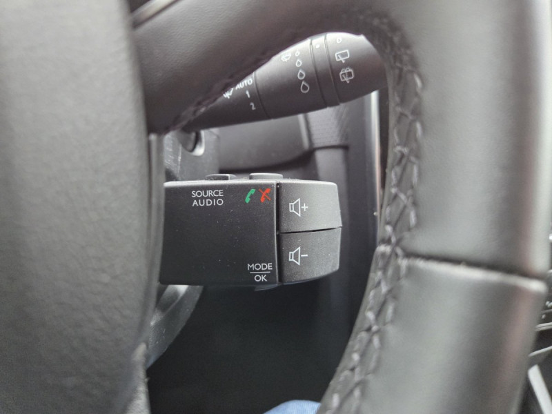 Photo 16 de l'offre de RENAULT Clio (4) Limited dCi 90 - 18 à 11990€ chez Carlyss automobiles Vitré