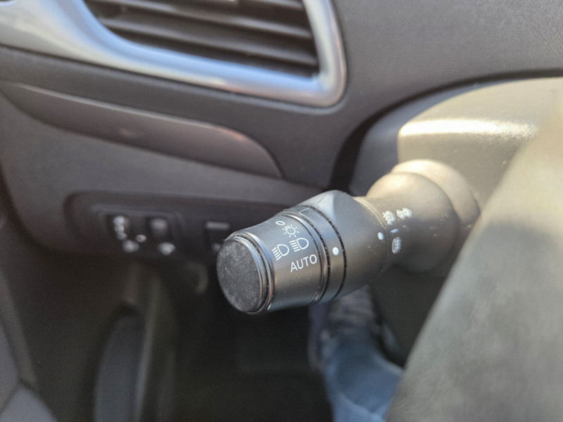 Photo 21 de l'offre de RENAULT Scénic (3) Limited Energy dCi 110 à 9990€ chez Carlyss automobiles Vitré