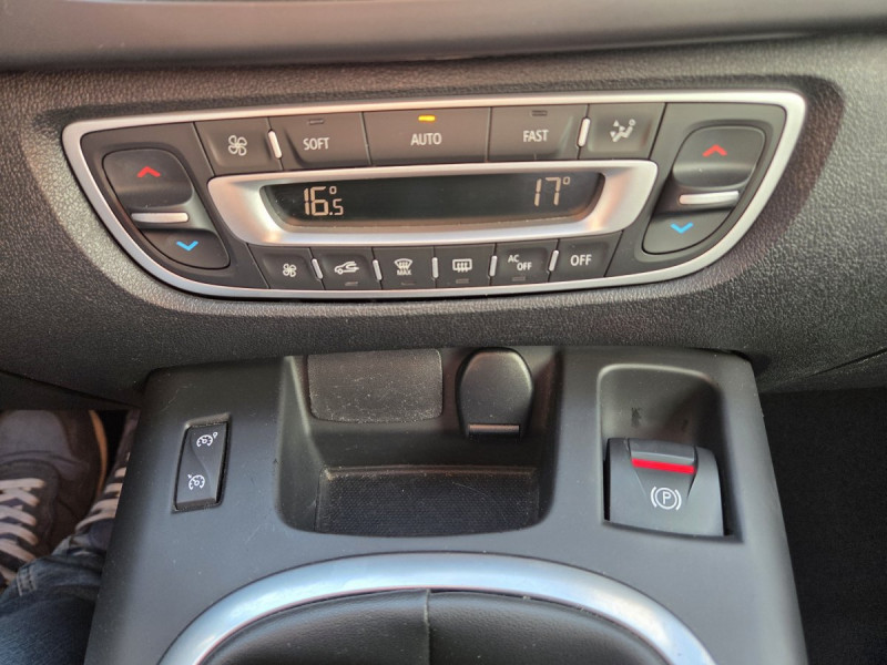 Photo 15 de l'offre de RENAULT Scénic (3) Limited Energy dCi 110 à 9990€ chez Carlyss automobiles Vitré